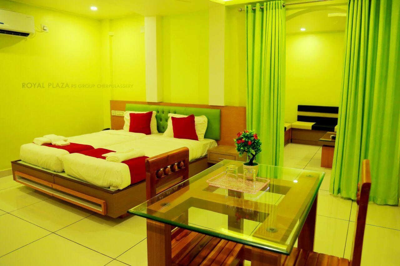 Hotel Royal Plaza Residency Cheruppulasseri Exteriér fotografie