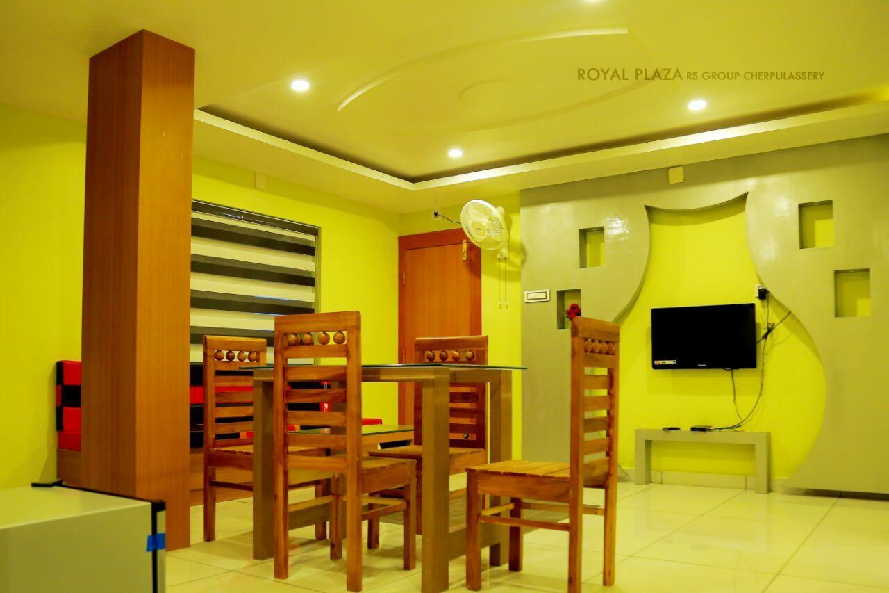 Hotel Royal Plaza Residency Cheruppulasseri Exteriér fotografie
