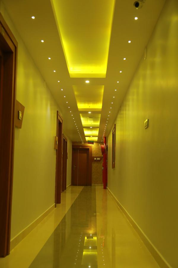 Hotel Royal Plaza Residency Cheruppulasseri Exteriér fotografie